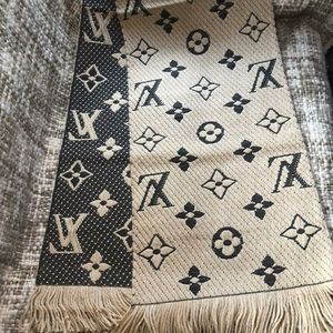 Louis Vuitton scarf
